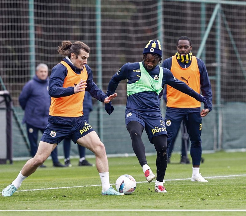 İtalyanlar duyurdu! Transfer harekatı başlıyor! Fenerbahçe, Mourinho’nun 6 milyon euroluk prensi için masaya oturacak - Resim: 2