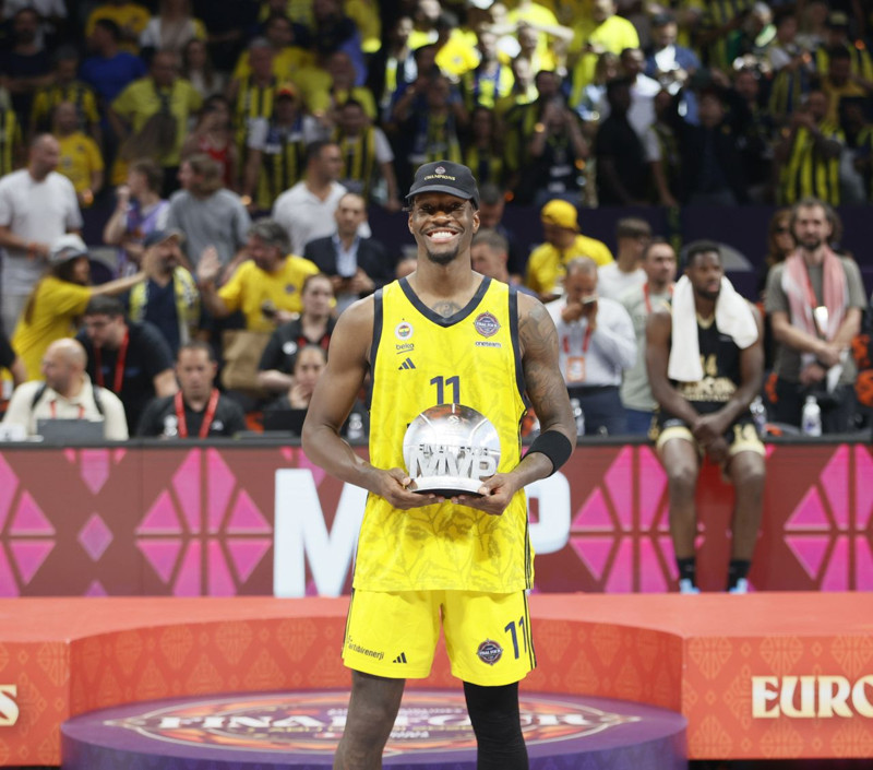 Fenerbahçelileri sevinçten çıldırtacak haber! Yıldız isim dünya devini reddetti! 3 yıllık anlaşma sağlandı - Resim: 3