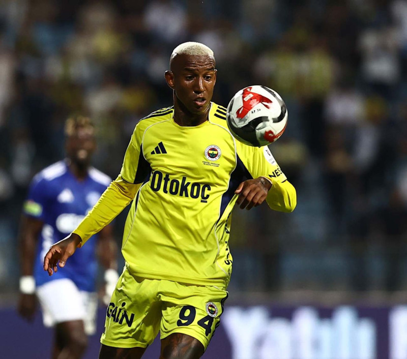 10 milyon euroluk yıldızdan Fenerbahçelileri çıldırtan performans! Pes dedirtti! İsabetli şut çekemeden maçı bitirdi - Resim: 7