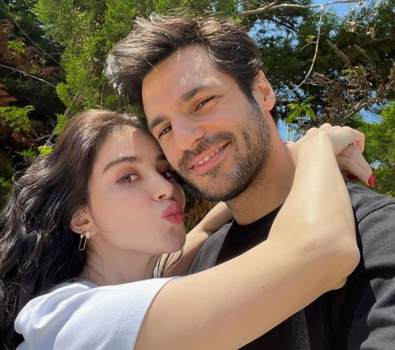 Özge Gürel ile Serkan Çayoğlu tatilde aşk tazeledi! New York pozları sosyal medyayı salladı - Resim: 2