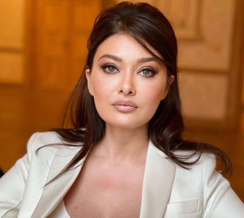 Nurgül Yeşilçay'dan radikal imaj değişikliği! Saçlarının son halini paylaştı - Resim: 1