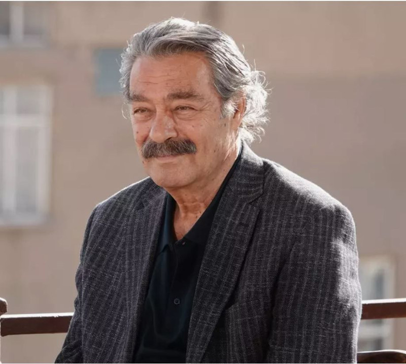 Beyninde pıhtı atmıştı! Yeşilçam'ın efsane ismi Kadir İnanır'ın son hali ortaya çıktı: Ayağa kalktı! - Resim: 2