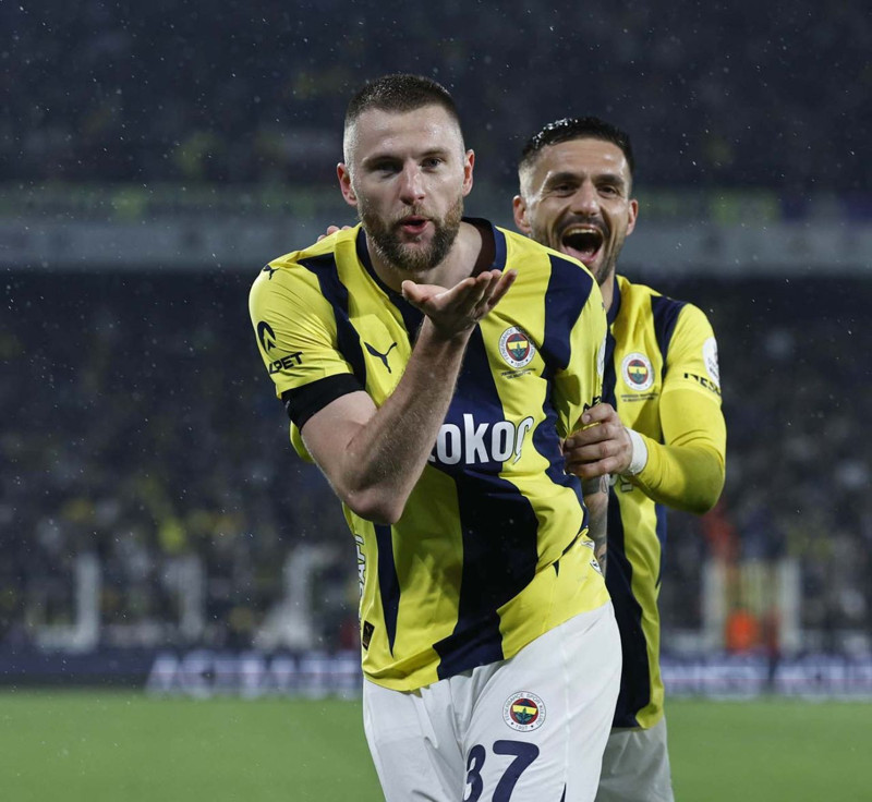 Fenerbahçe’nin 15 milyon euroluk yıldızı Trabzonspor maçında döktürdü! Performansı mest etti! Taraftara da müjdeyi verdi - Resim: 6