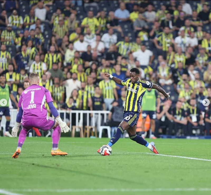 Fenerbahçe’de sakatlık bilmecesi çözüldü! Ali Koç, Jhon Duran’ın sahalara dönüş tarihini duyurdu - Resim: 5