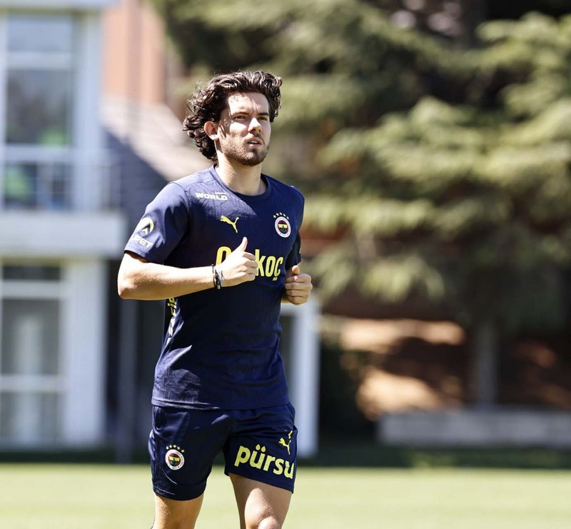 Ali Koç’tan tarihe geçecek transfer kararı! Yıldız futbolcu için 40 milyon euro istiyor! Ferdi Kadıoğlu’nu bile gölgede bırakacak - Resim: 8
