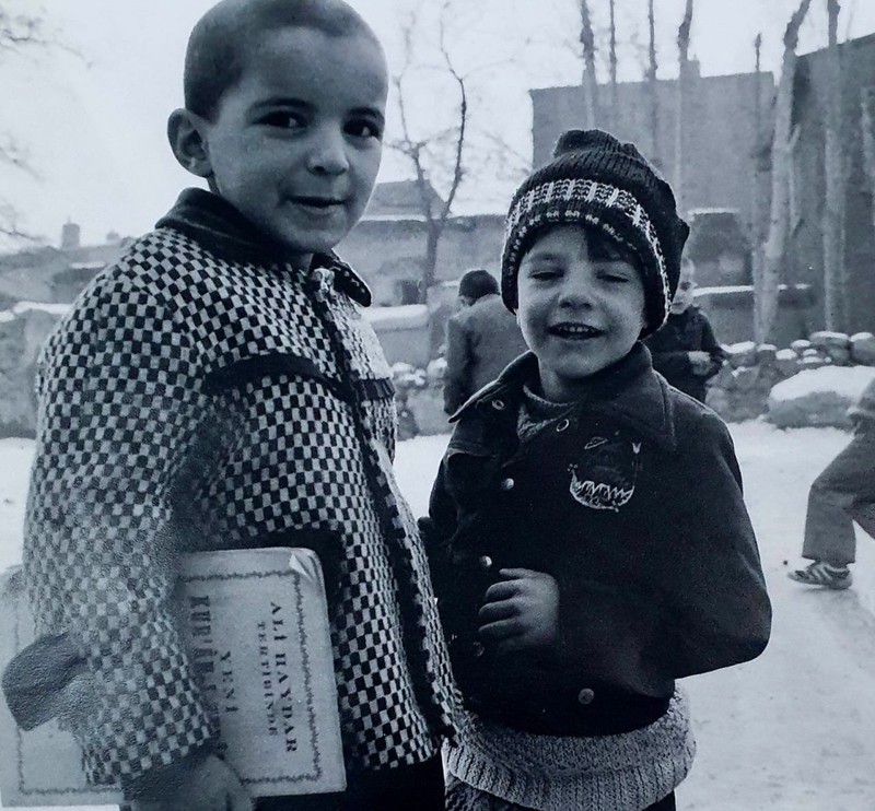 Erzurum'da 1980 yılında çektiği fotoğrafın peşine düştü. 44 yıl sonra aynı yerde aynı çocukla bir araya geldi - Resim: 1