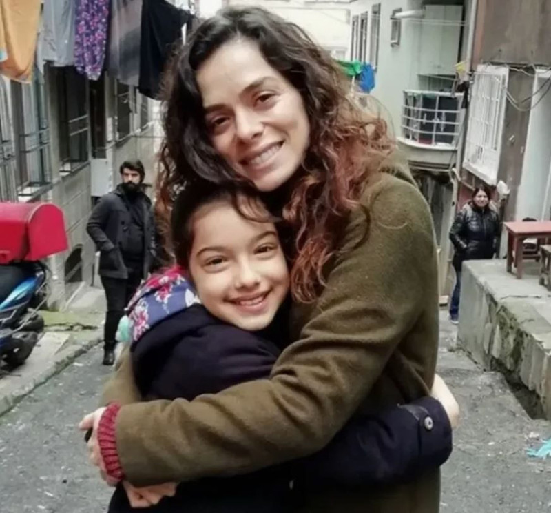 Kübra Süzgün'ün babasından Özge Özpirinçci hakkında şoke eden suçlama: "Üzerimizden 3 milyon dolar kazandı" - Resim: 9