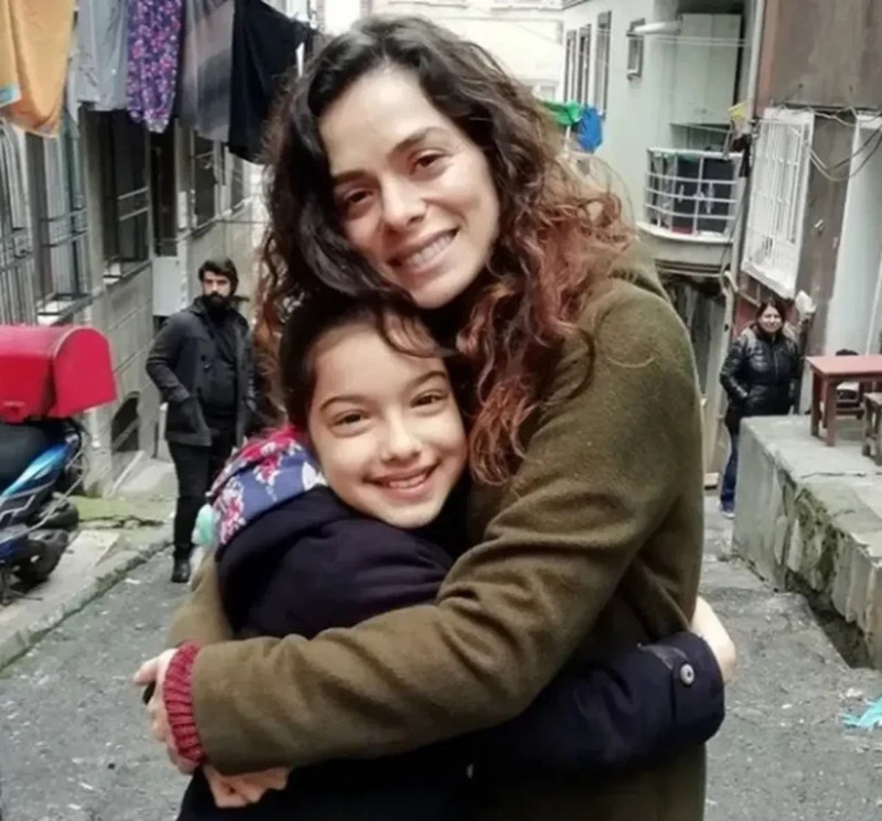 Ölüm tehdidi aldığını iddia eden Özge Özpirinçci savcılığa başvurdu - Resim: 8