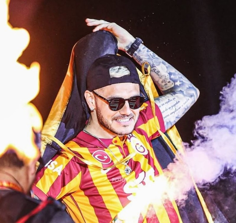 Galatasaray'ın yıldızı Mauro Icardi ve China Suarez galibiyeti kutladı! Sarı-kırmızılı aşk pozlarına beğeni yağdı - Resim: 1