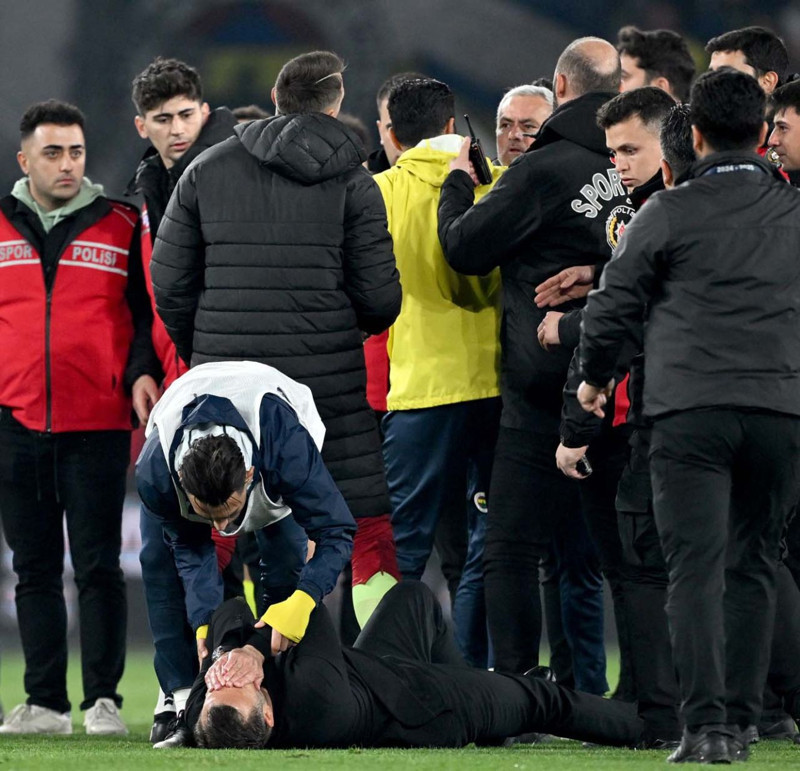Dünya konuştu, sosyal medyada gündem oldu! Mourinho’nun Okan Buruk’un burnunu sıkması ses getirdi! “Çılgın bir an, kontrolünü kaybetti” - Resim: 6