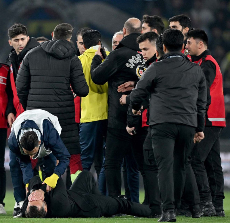 Dünya konuştu, sosyal medyada gündem oldu! Mourinho’nun Okan Buruk’un burnunu sıkması ses getirdi! “Çılgın bir an, kontrolünü kaybetti” - Resim: 7