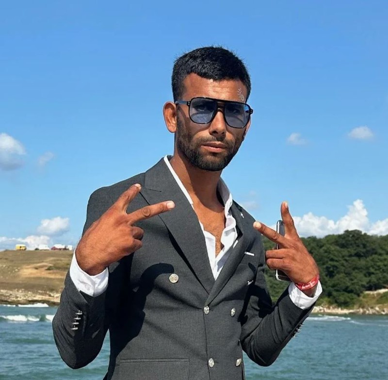 Doğru söylediği tek 1 şarkı bile yok! Kandıralı Ferdi'yi Kadıköy'deki o mekanda görenler şaştı kaldı - Resim: 2