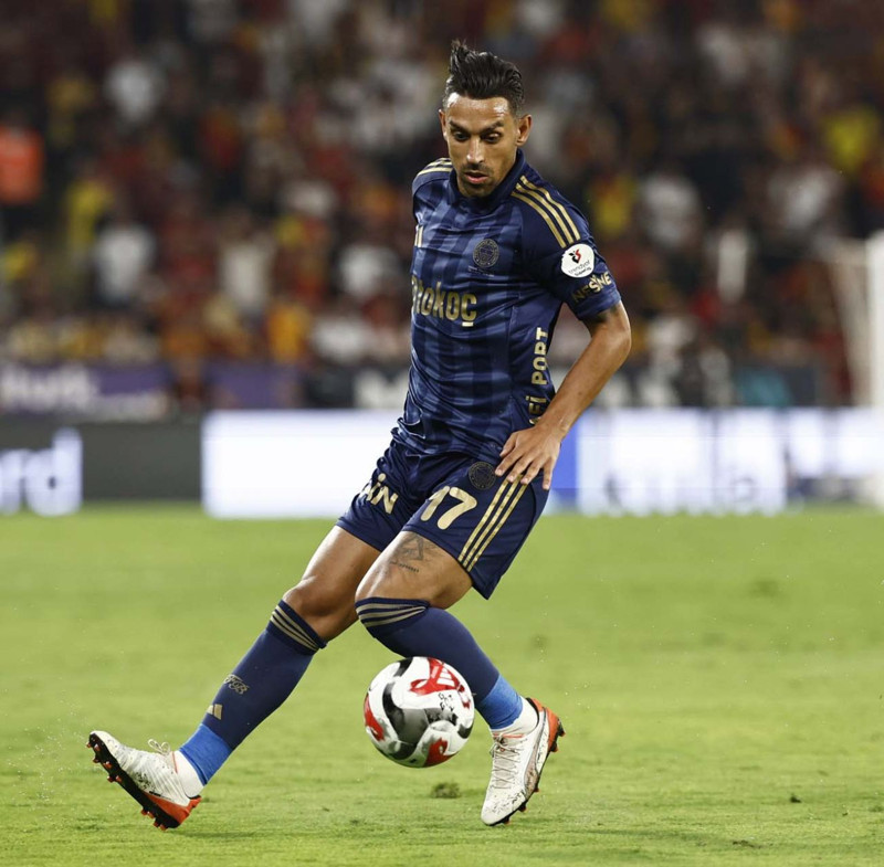 Tedesco gözünün yaşına bakmadı! Fenerbahçe’de yıldız futbolcunun biletini kesti! Devre arası yollar ayrılacak - Resim: 10