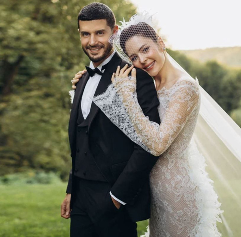 Berk Oktay ve Yıldız Çağrı Atiksoy boşanıyor mu? Ünlü oyuncudan dikkat çeken hamle geldi - Resim: 1