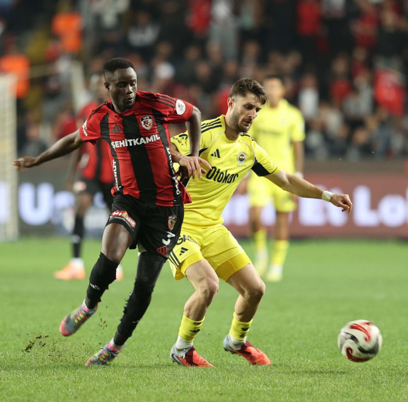 Tedesco’nun prensine transfer kancası! Fenerbahçe’nin 20 milyon euroluk yıldızına dev talip! İzlemeye aldılar - Resim: 11