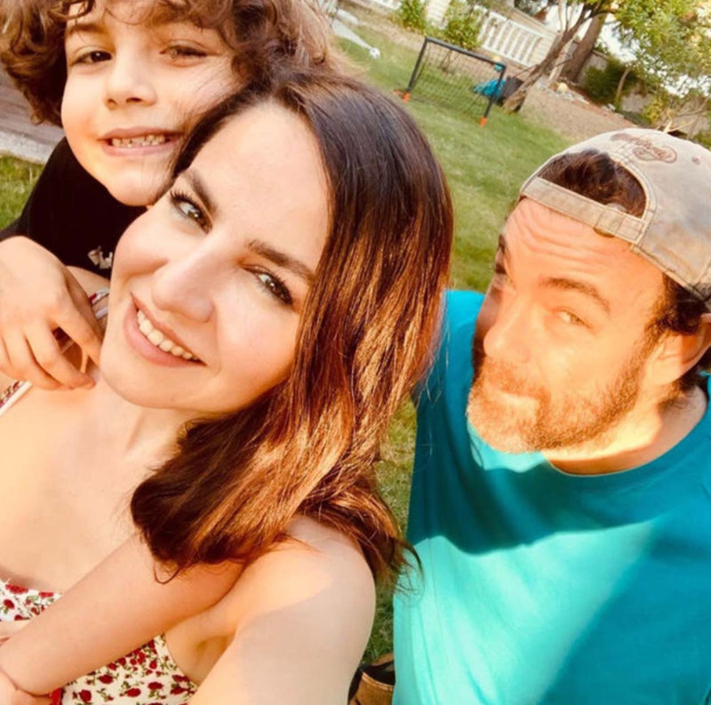 18 yıllık evlilik tek celsede bitti! Ünlü oyuncu eşinden boşandı - Resim: 2