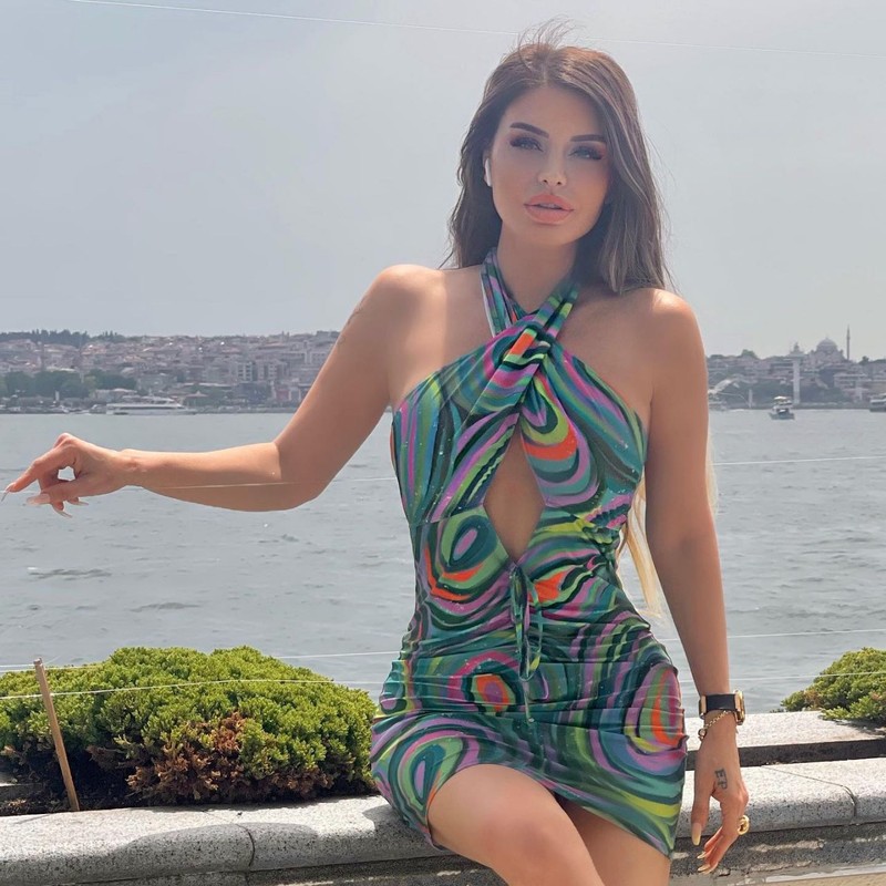 Ebru Polat'ın dekoltesi Instagram'ı salladı, o fotoğraflar olay oldu! - Resim: 20