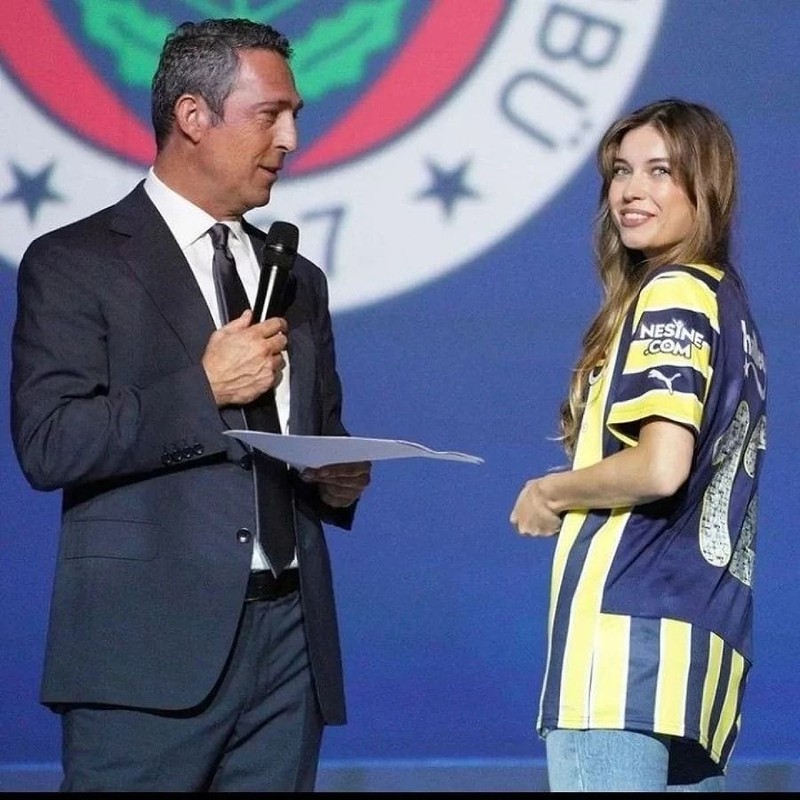 Galatasaray'ın efsane teknik direktörü Okan Buruk aradığı aşkı Fenerbahçeli güzel oyuncuda buldu! Magazini sallayacak aşk iddiası - Resim: 4