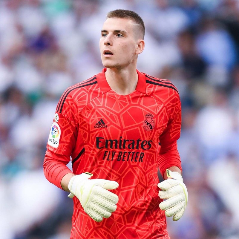 Muslera’nın yerini alacak kaleci bulundu! Galatasaray 20 milyon euroluk yıldız için temaslara başladı! Oyuncu da transfere sıcak bakıyor - Resim: 4