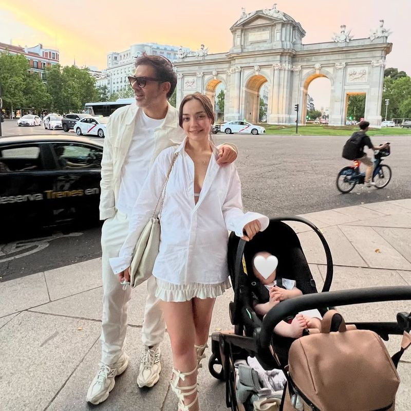 Cansel Elçin ve Zeynep Tuğçe Bayat Madrid'de aşka geldi! Bornozlu pozlarını peş peşe paylaştı - Resim: 3