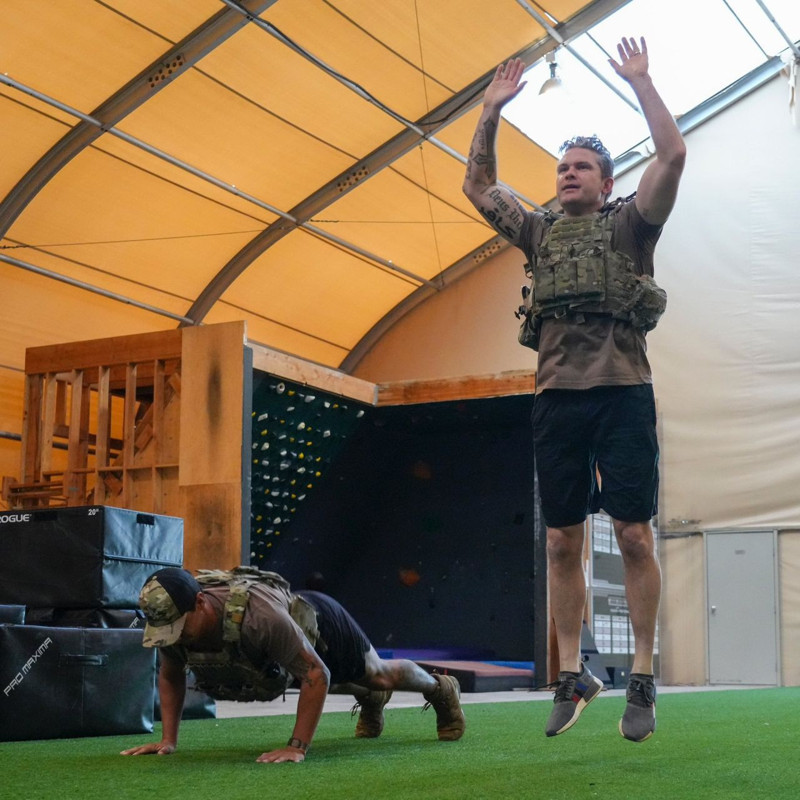 Trump'ın Savaş Bakanı Pete Hegseth'in pazusundaki "Kafir" dövmesi şok etti! - Resim: 8