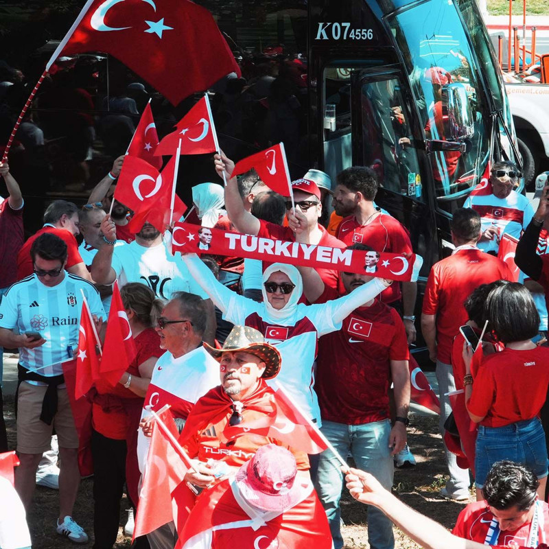 Santa Clara kırmızı-beyaza büründü! Taraftarlarımızdan Paraguay maçı öncesi gövde gösterisi - Resim: 7