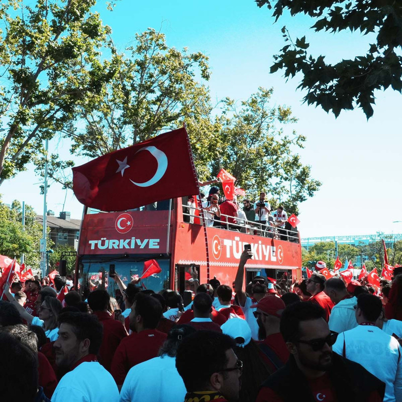Santa Clara kırmızı-beyaza büründü! Taraftarlarımızdan Paraguay maçı öncesi gövde gösterisi - Resim: 9