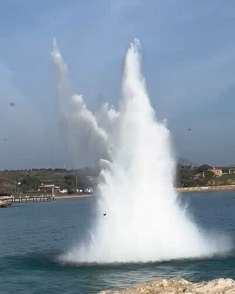 Çanakkale'de denizde bulunan mayın kontrollü olarak imha edildi! - Resim : 1