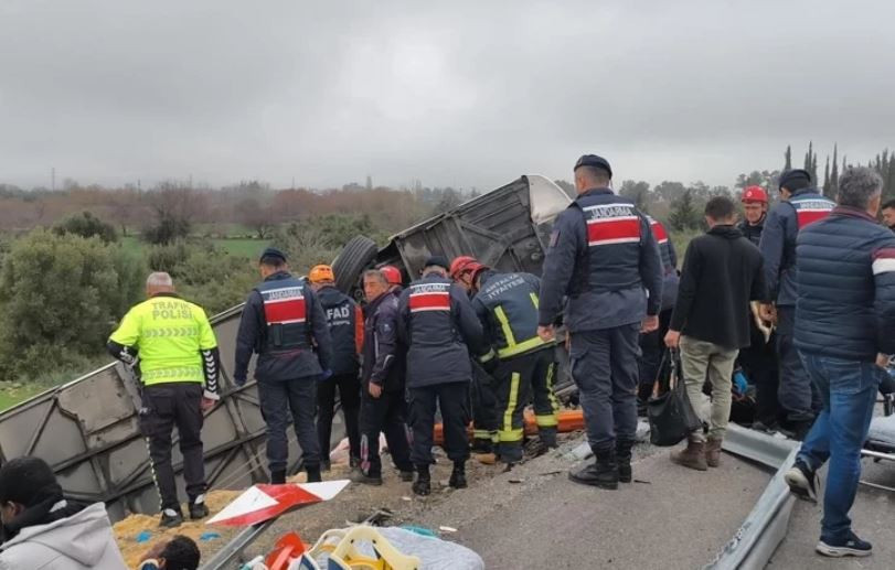 Antalya'da otobüs devrildi! 9 kişi öldü, çok sayıda yaralı var - Resim : 1