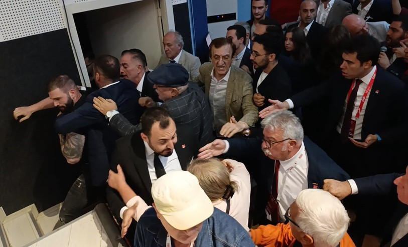 CHP ilçe kongresinde kavga! Partililer birbirine girdi - Resim : 3