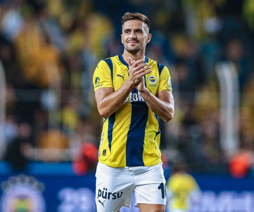 Fenerbahçe'de Mourinho son şansını 2.5 milyon euroluk yıldız ile yakabilir! Galatasaray derbisinden sonra yer yerinden oynayacak - Resim : 1