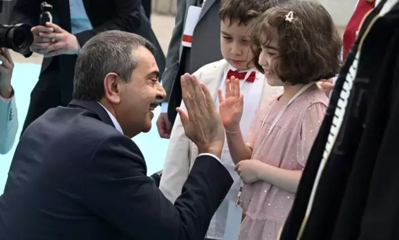 TBMM'de renkli anlar! TBMM Çocuk özel oturumu gerçekleşti! Küçük kızın sözleri oturuma damga vurdu! - Resim : 4