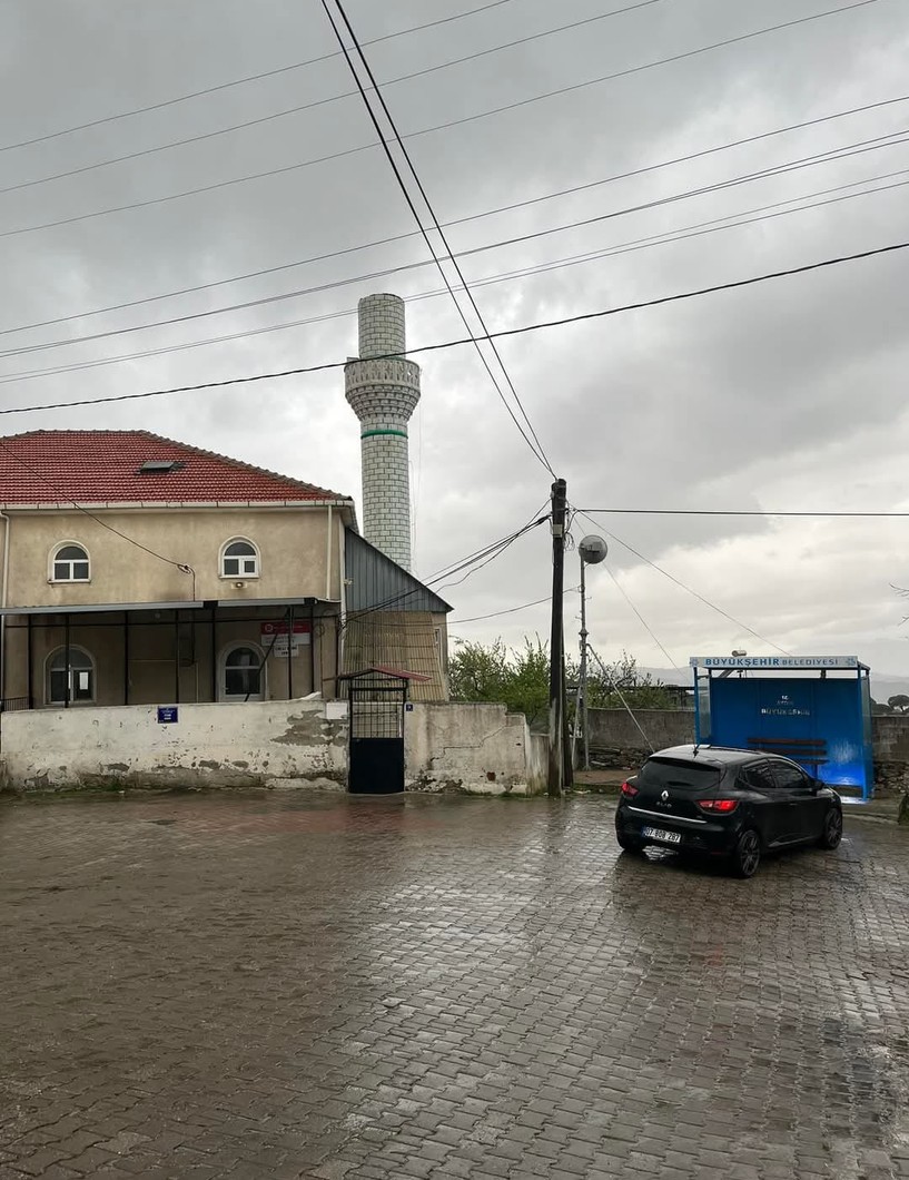 Aydın'da fırtına hayatı olumsuz etkiledi: Çatılar uçtu, ağaçlar devrildi! - Resim : 1