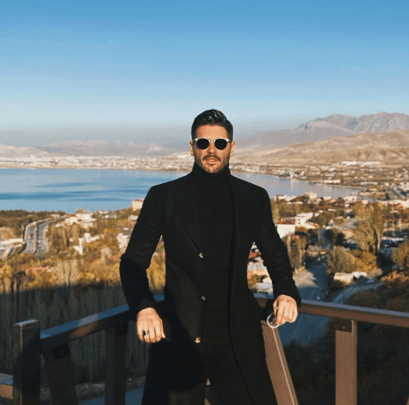 Ünlü oyuncuyu hiç böyle görmediniz! Tolgahan Sayışman’ın kilolu hali ağızları açık bıraktı! - Resim: 4