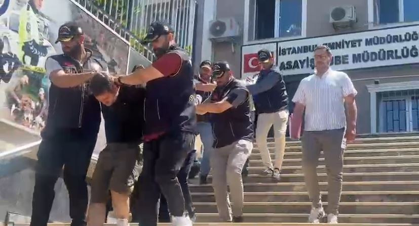 Polis sandı, her şeyini verdi! Yaşlı kadın hayatının şokunu yaşadı! 38 burma bilezik, 12 altın zincir, 30 bin Euro... - Resim : 2