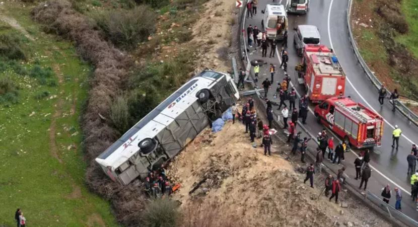 Antalya'da otobüs devrildi! 9 kişi öldü, çok sayıda yaralı var - Resim : 2
