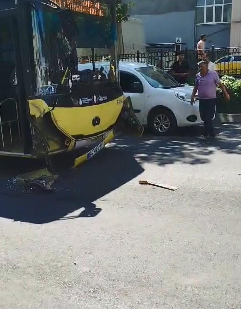 Beyoğlu'nda İETT otobüsü dehşet saçtı! Ortalık savaş alanına döndü: Çok sayıda yaralı var - Resim : 4