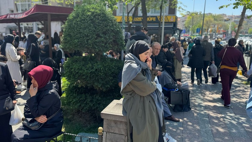 İstanbul'da 6.2 büyüklüğündeki deprem anı kamerada! Depreme böyle yakalandılar... Vatandaşlar sokağa döküldü - Resim : 5