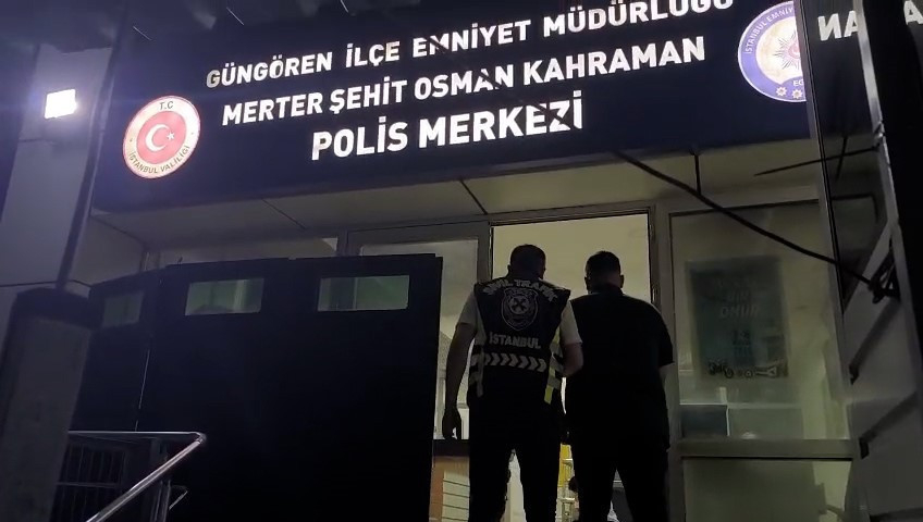 Lüks aracıyla drift attı, sosyal medyada paylaştı! Cezası dudak uçuklattı - Resim : 1