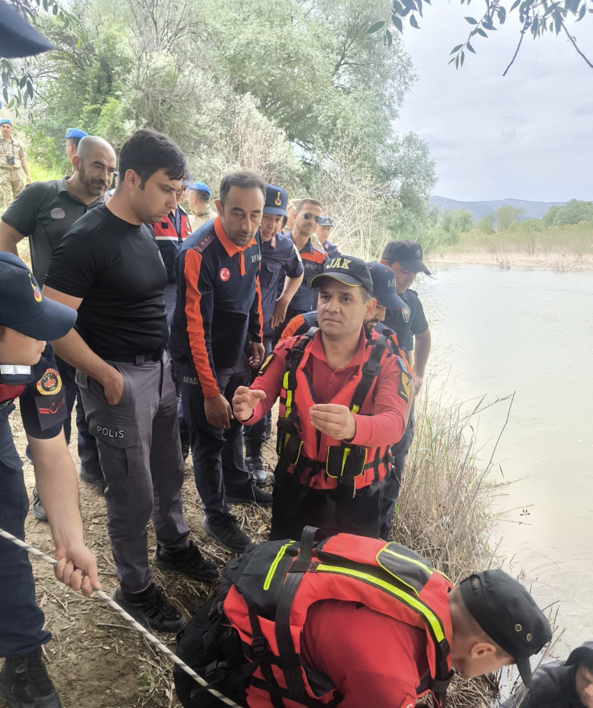 Kızını kurtarmak isterken akıntıya kapıldı! Günler sonra acı haber geldi - Resim : 2