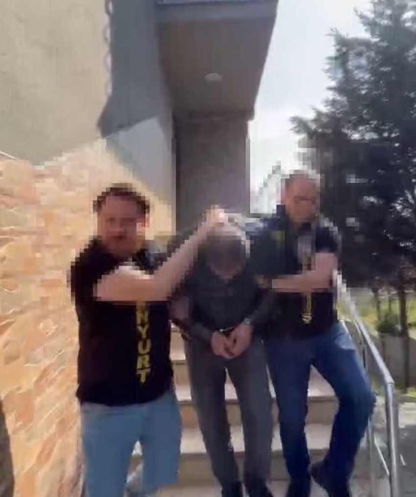Taksici ile kadın yolcuları birbirine girdi! Kadın küfür etti, taksici tokatlayıp saçını çekti: O anlar kameraya yansıdı - Resim : 3
