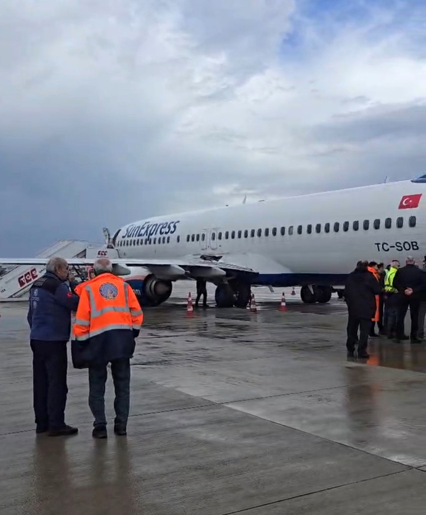 Antalya Havalimanı'nda korku dolu anlar! Faciaya ramak kala: U&ccedil;ak kalkışa hazırlanıyordu - Resim : 1