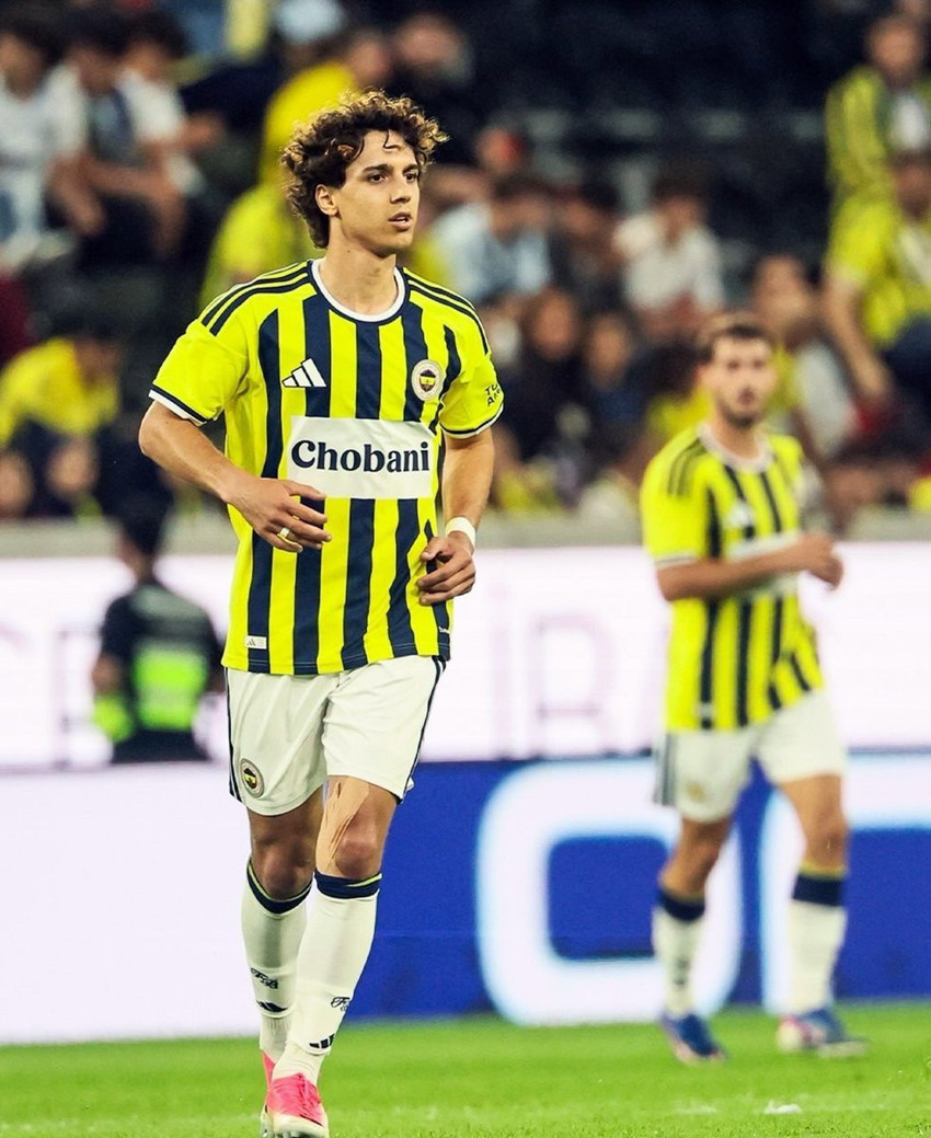 Fenerbahçe'de 22'lik yıldız takımdan ayrıldı! Süper Lig ekibine transfer oldu - Resim : 1