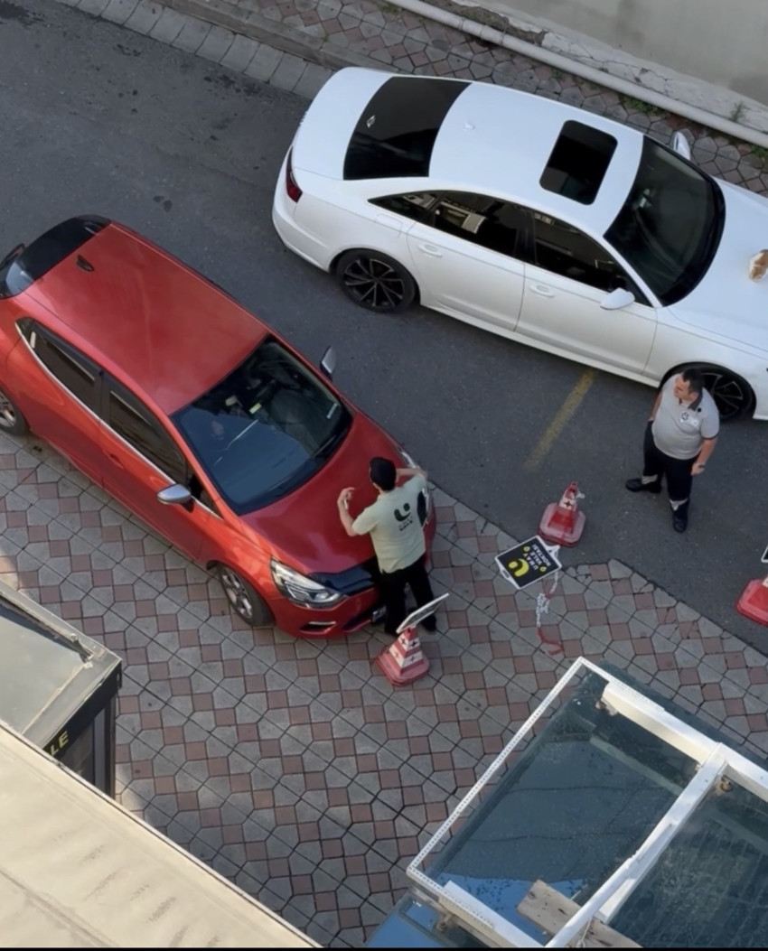 Hastane otoparkında dehşet anları! "Acil hasta getirdim" dedi, otomobili valenin üstüne sürdü! - Resim : 1