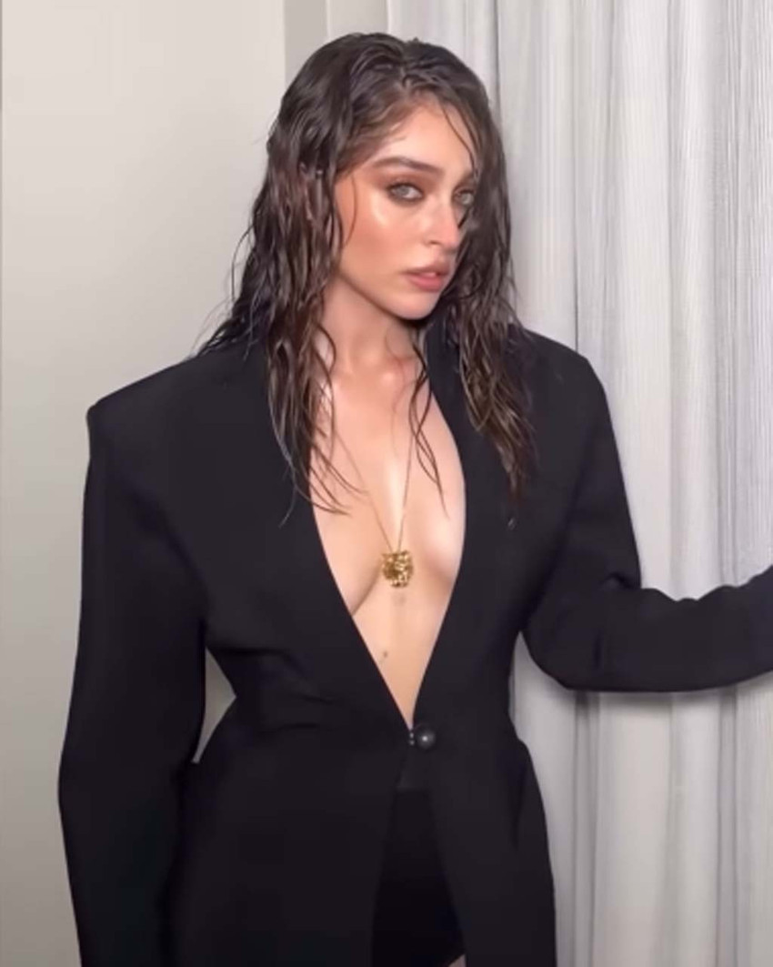 Güzelliğiyle nefes kesti! Cemre Baysel siyah elbisesiyle göz kamaştırdı - Resim : 3