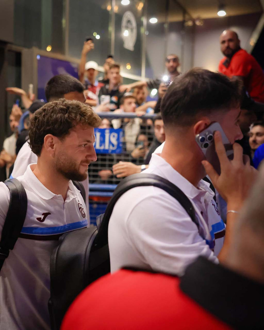 Havalimanında karşıladılar! Trabzonspor taraftarından Fenerbahçe yenilgisi sonrası takıma destek - Resim : 3