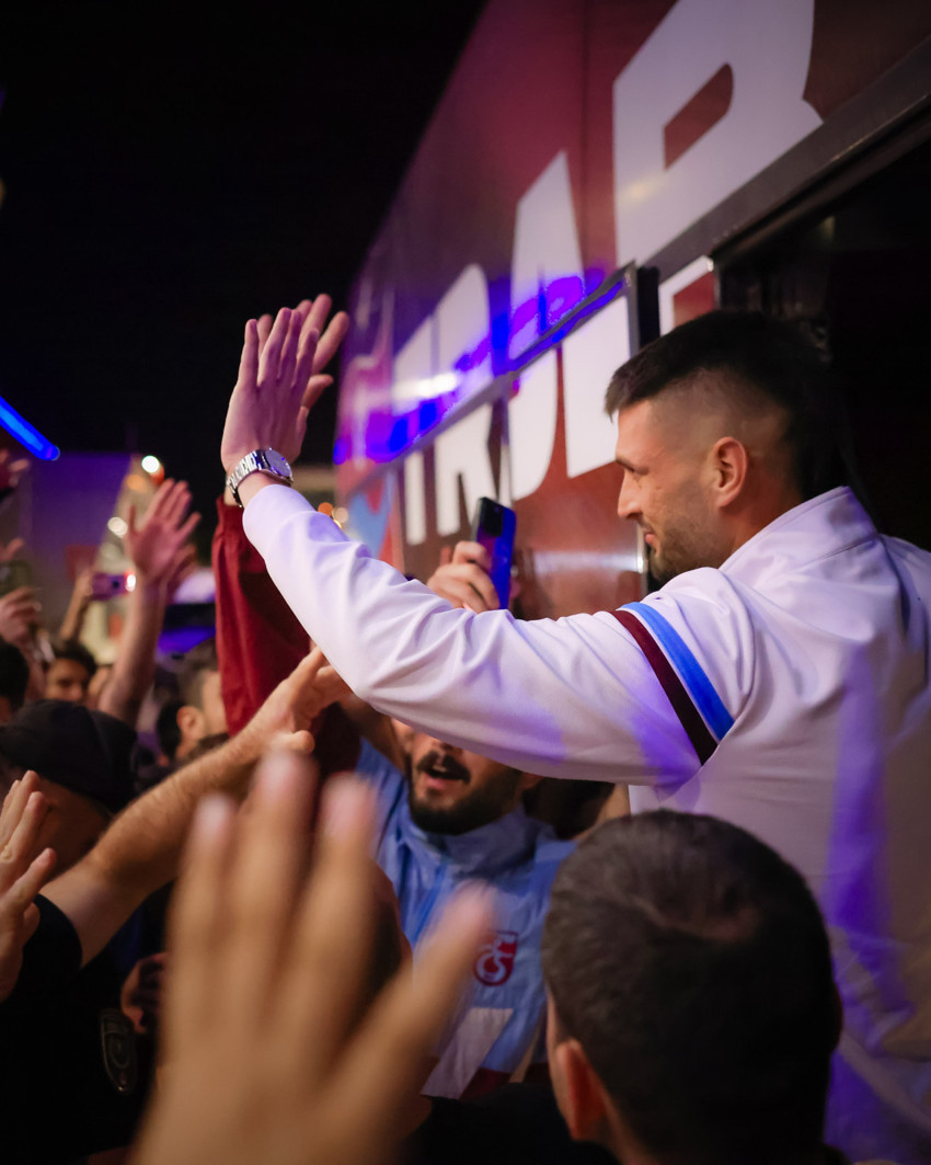 Havalimanında karşıladılar! Trabzonspor taraftarından Fenerbahçe yenilgisi sonrası takıma destek - Resim : 4