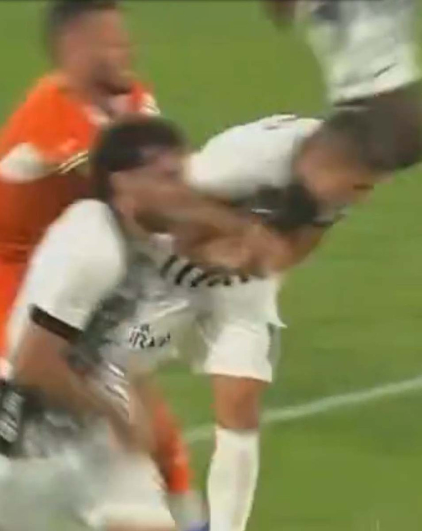 Alanyaspor- Beşiktaş maçında tartışmalı pozisyon! Aliti’nin Trossard’a müdahalesi sonrası Beşiktaş'tan kırmızı kart isyanı - Resim : 3