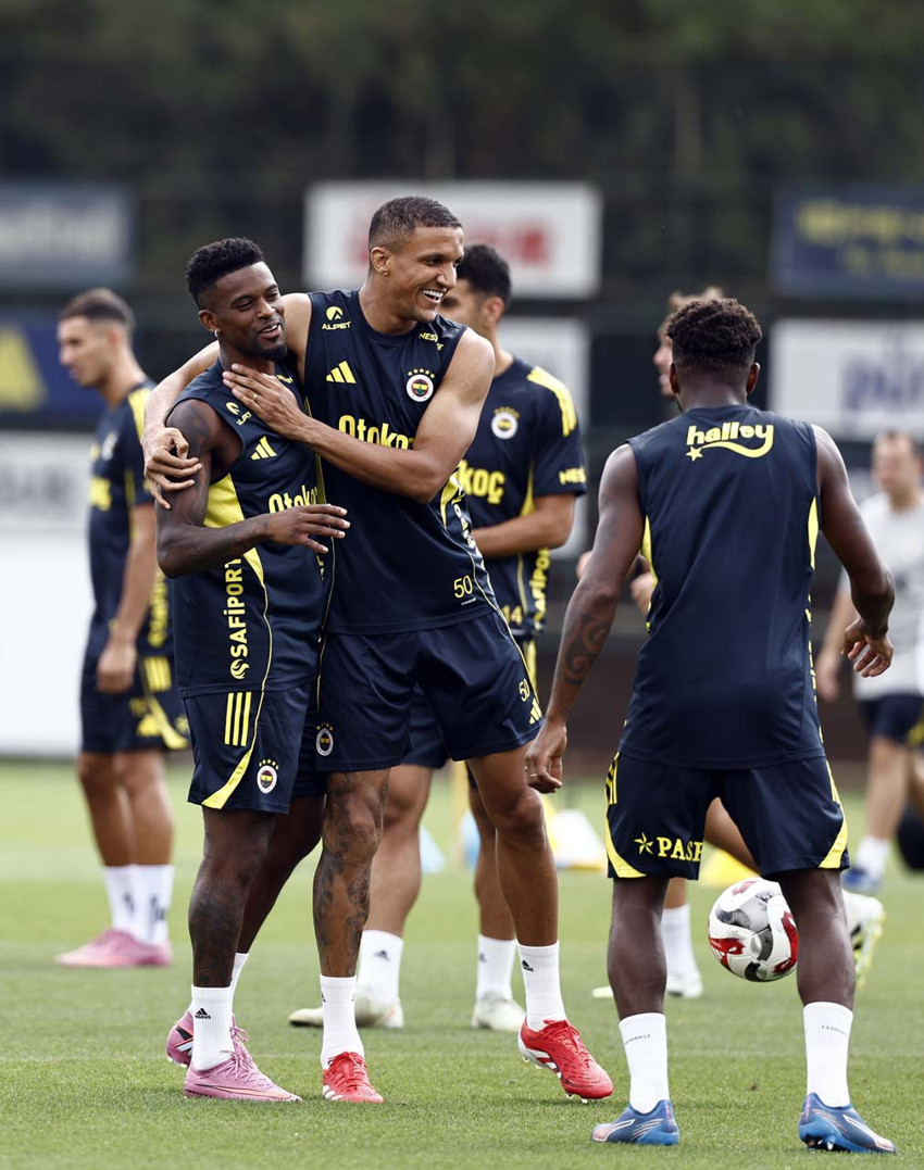 Fenerbahçe’de Feyenoord maçı öncesi sürpriz gelişme! Yıldız futbolcu geri döndü - Resim : 2