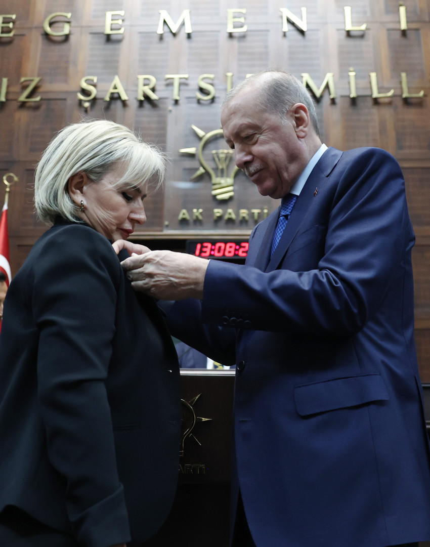 Anonsun ardından salona girdi! Nimet Özdemir AK Parti'de: Aynı Nimet’im, değişen bir şey yok - Resim : 4